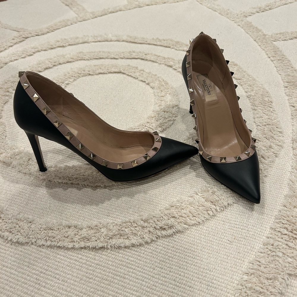 SOLD!
Valentino Garavani Black Leather Rockstud Pointed Toe Pumps Size 38 1/2